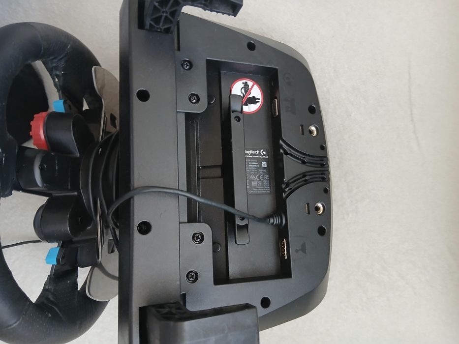 Joc cu volan si pedale pentru Ps 4