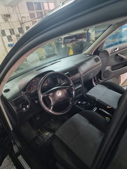 Vând  sau schimb golf4