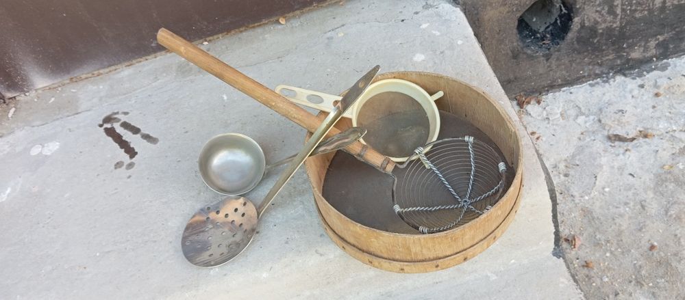 Продам петли щеколды и тд