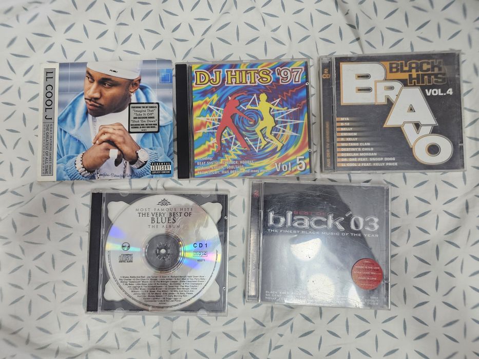 Eminem, Madonna, LL Cool J, Dr. Dre, Enrique Iglesias Music disc CD's.