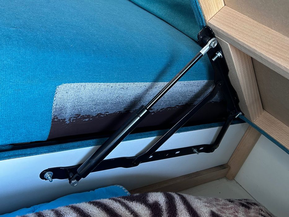 Canapea extensibila 3 locuri