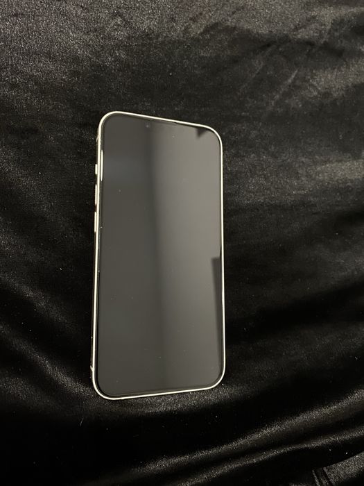 Iphone 14 edial holatda 1 ta sim kartali yomkis 83% hamma joyi orginal