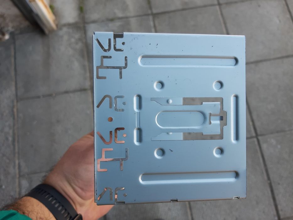 Продавам плеър KW-R510 за VAG автомобили !