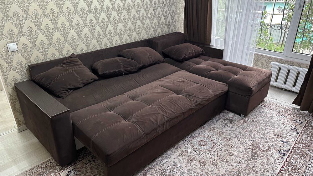 Отдам диван почти даром