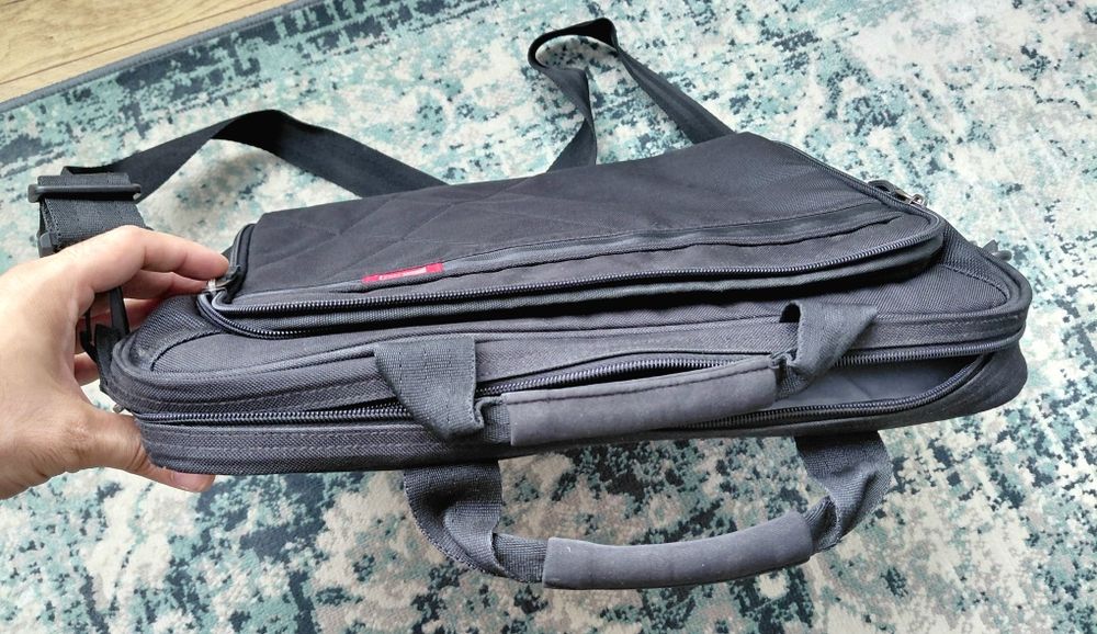 Geanta laptop Case Logic