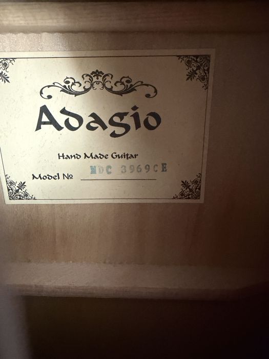 Классическая гитара Adagio с подключением.