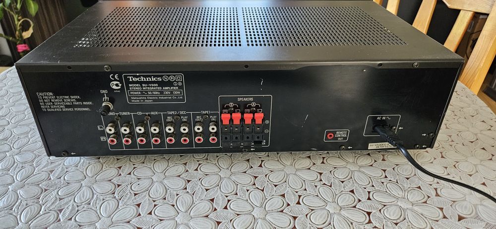 Продавам hi fi. Усилвател technics SU-v 500