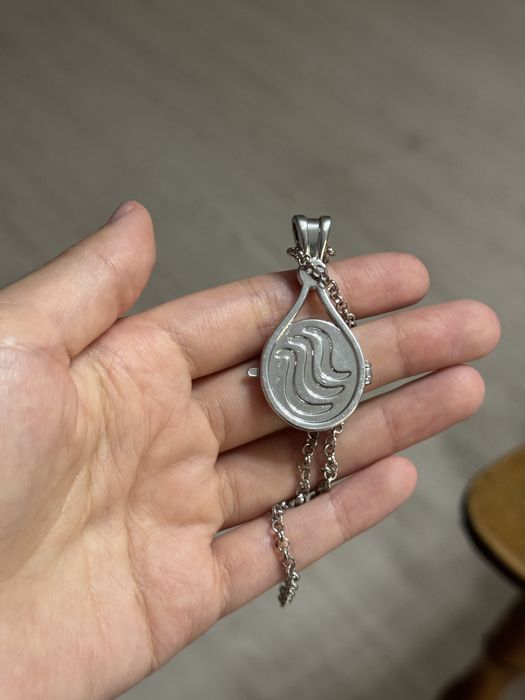 Кулон из h2o просто добавь воды