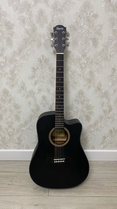 Акустическая гитара