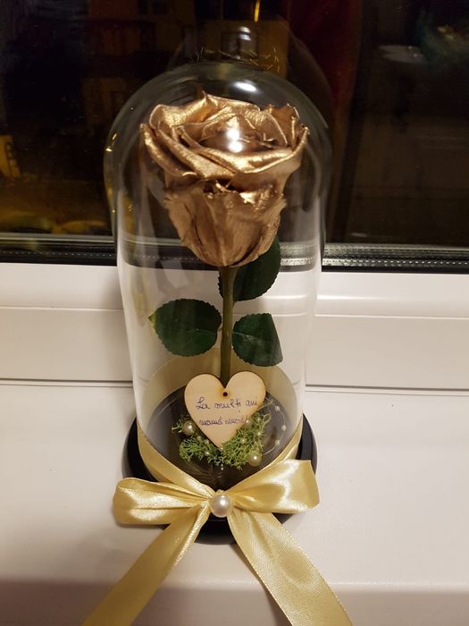 Cupola gold cu trandafiri criogenati 1-3 bucati