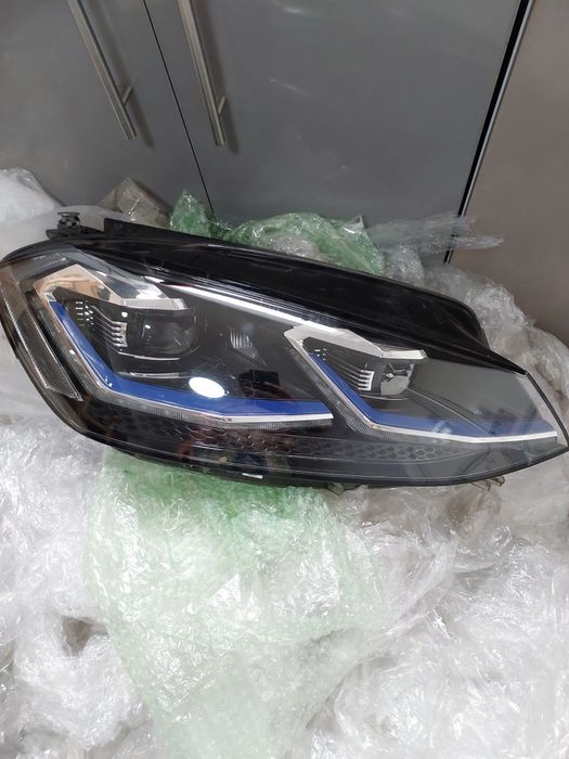 Far dreapta VOLKSWAGEN GOLF 7 VII FULL LED european
1190 lei
