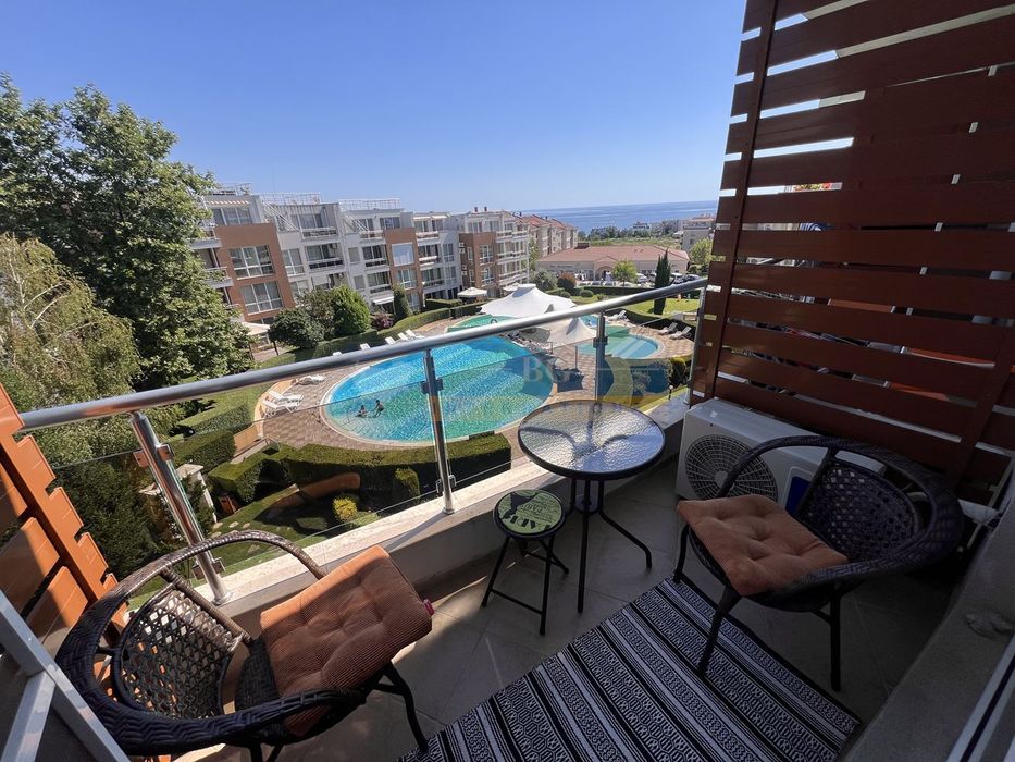 Продава се Двустаен апартамент в Черноморец - 55 кв.м за 881 €/кв.м - Снимка #1