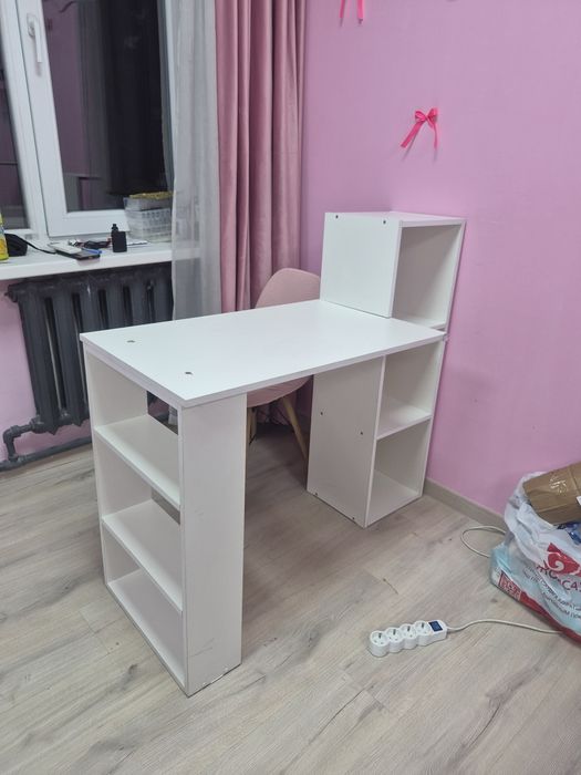 Срочно столы письменные недорого