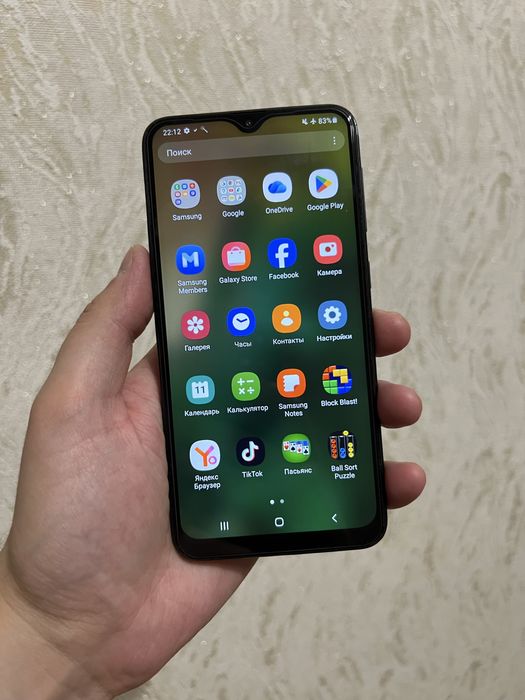 Продам Samsung A10.