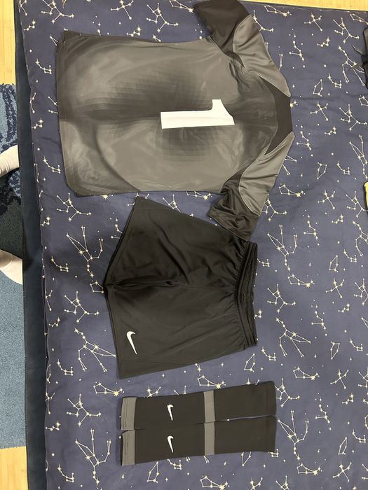 Vand echipament de portar Nike!