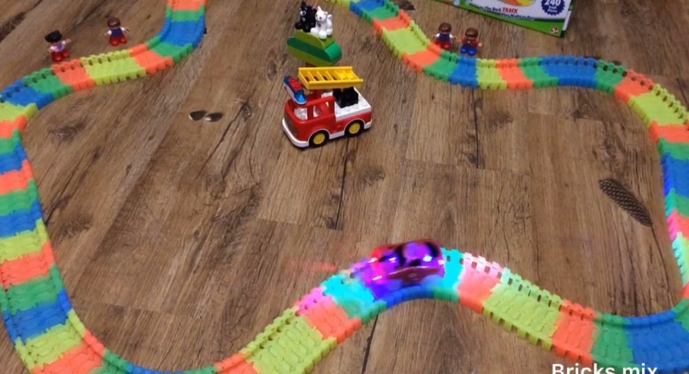 Гибкий трэк с машинками и паркинг