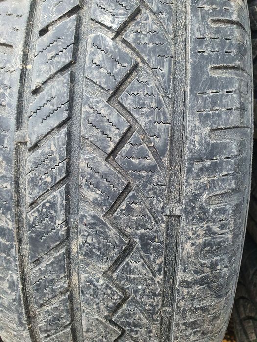 Продавам 4 бр  гуми 215/65/16-Всесезонни