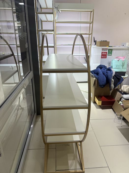 Продается стеллаж дизайнерский