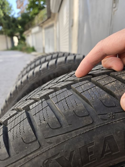 Зимни  Goodyear 205/55/19