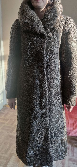 Продам шубу каракулевую