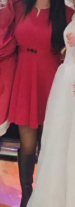 Елегантна луксозна рокля в червено