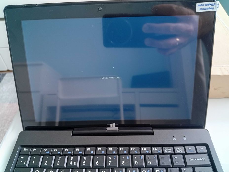 Чисто нов-Dynabook satellite pro ET10-G-1 10"/Intel celeron N3350/4 RAM/64GB eMMC