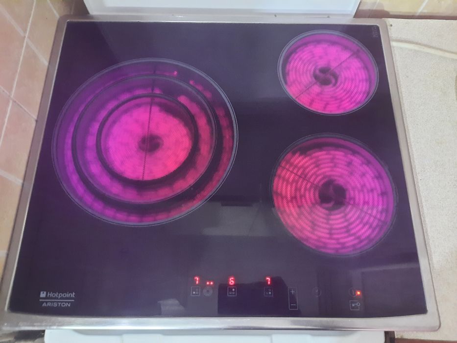 Продам варочную поверхность ARISTON HOTPOINT