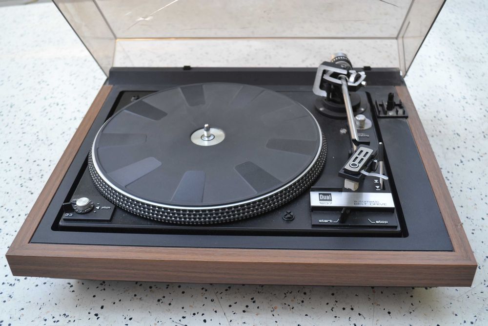 Pick up Dual model 1237