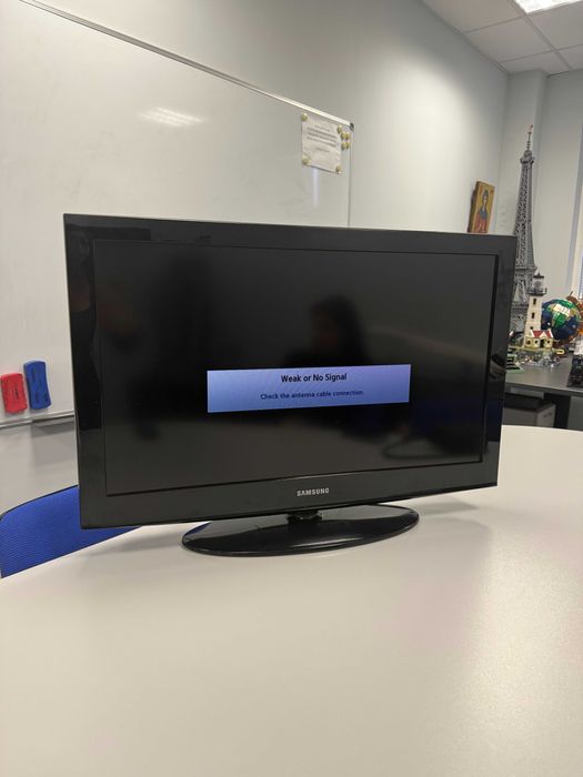 Samsung LE32D403E2W, 32", HD Ready – работещ телевизор с дистанционно