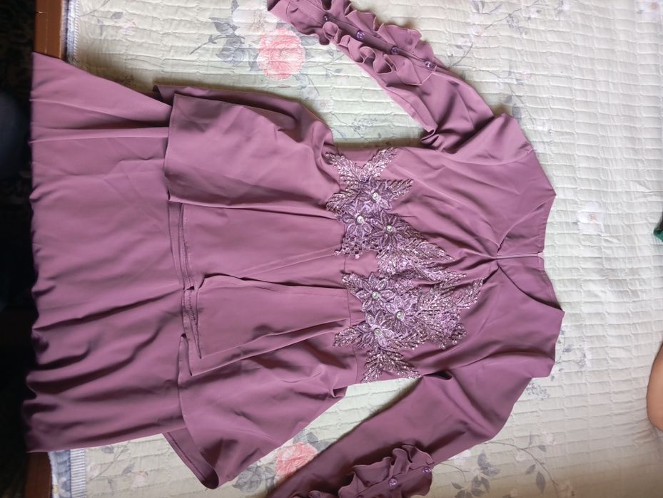 Koʻylaklar sotiladi kiyilgan