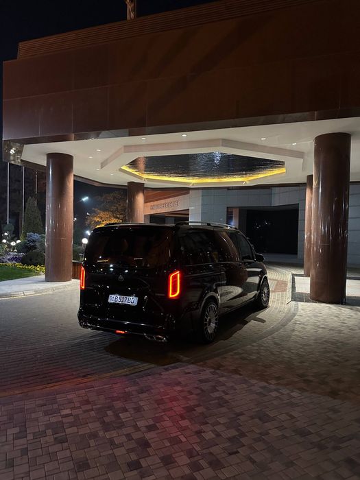 Mercedes-Benz V-Class VIP услуги: трансфер, поездки, кортеж и туризм