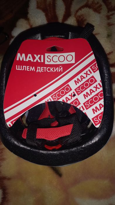 Продаётся новый шлем для девочки.