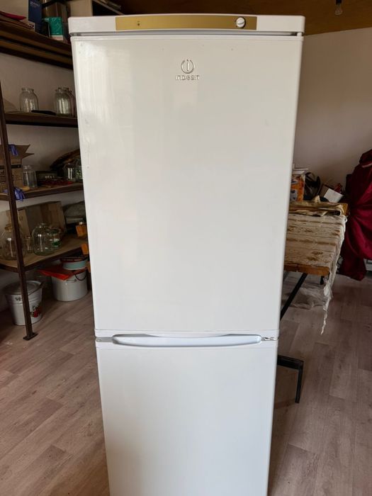 Холодильник indesit