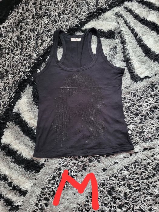 tricouri si pantaloni