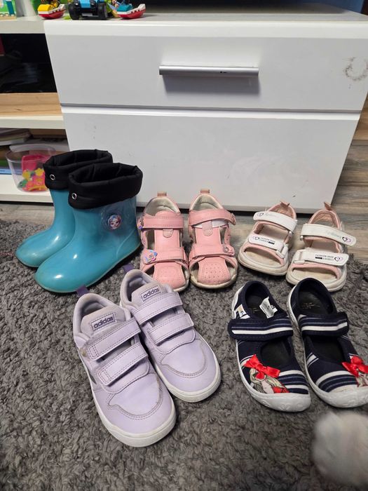 Маратонки за момиче adidas 26  номер и пантофи за момиче 26