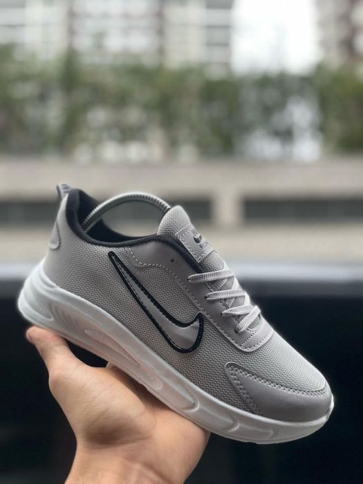 Adidasi barbati , transport prin curier