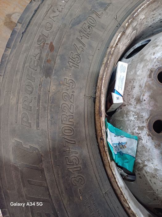 Шины для фуры в сборе