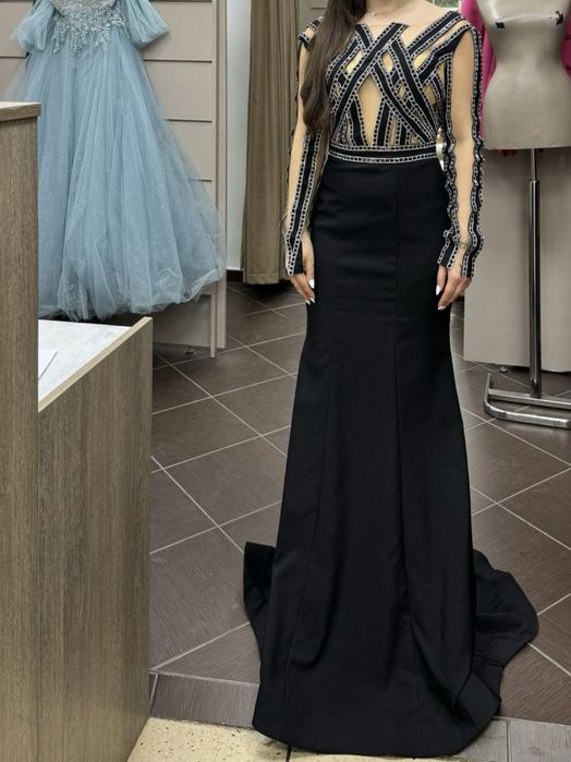 Елегантна дизайнерска рокля