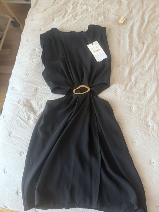 Черна рокля Zara