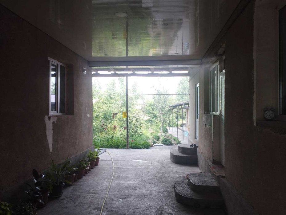 Chirchiq daryosi bo'yidagi uy va choyxona sotiladi!