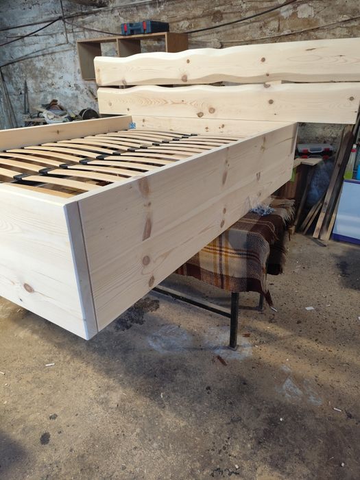 Спалня от бял бор