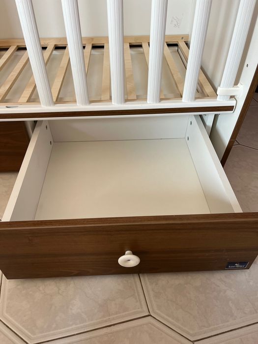 Детско легло с люлеещ механизъм