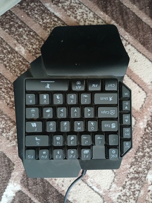 Vând tastatura pentru telefon aproape nouă