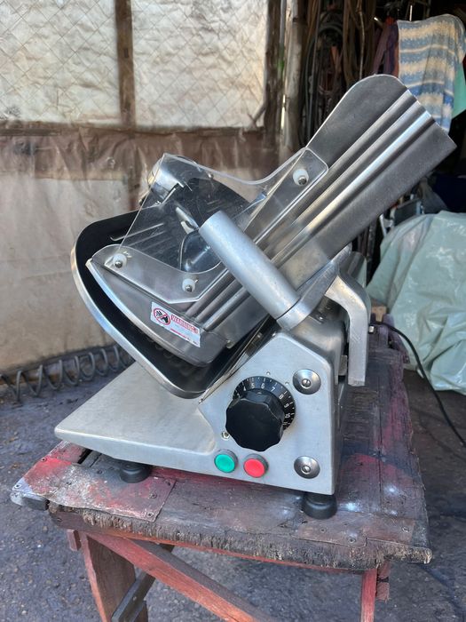 Профисионална колбасорезачка Vector