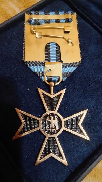 „Crucea Comemorativă a celui de-Al Doilea Război Mondial, 1941-1945”.