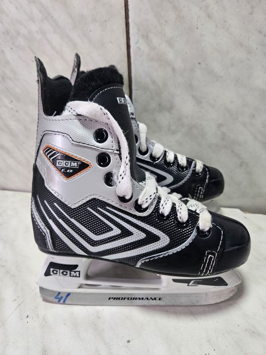 Patine 41 hochei hockey  CCM marime  30-31 ( 19,5  cm)