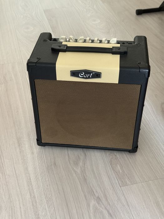 Комбоусилитель Cort CM15R