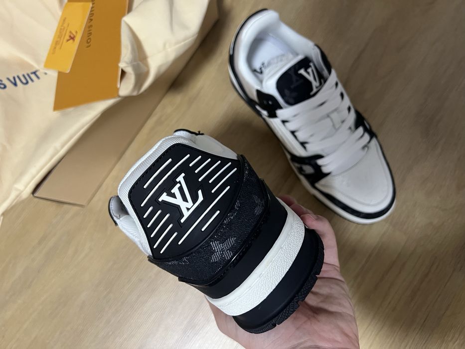 Adidasi Louis Vuitton Trainers Black/White Leather