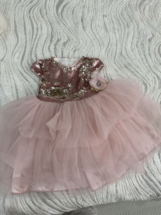 Розовое детское платье