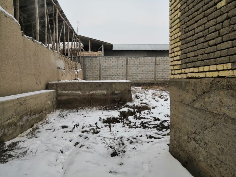 Xovli sotiladi 8 xonaga biton kuyilgan 6 xonasi bitgan karopka holatda